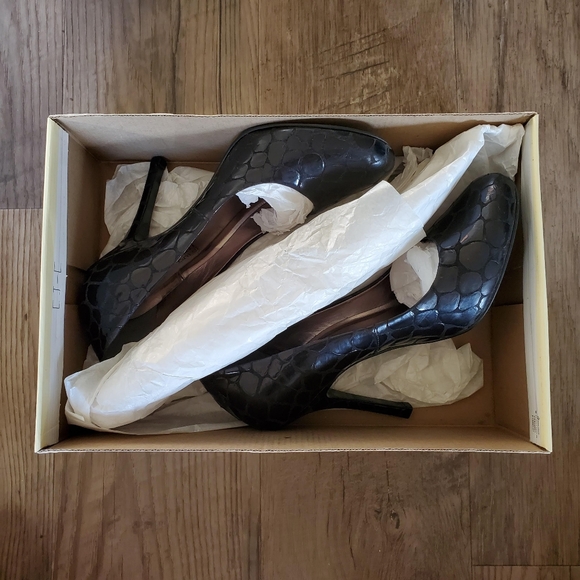 Cathy Jean Heels in Black with Box. Size: 6 - Picture 4 of 4